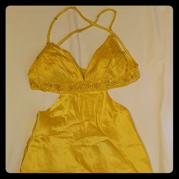 Dresses & Skirts - Aiden Mattox yellow prom dress